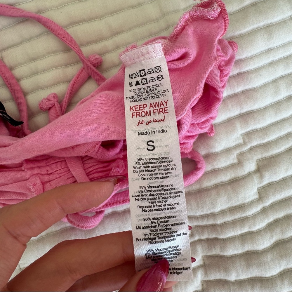 PrettyLittleThing Pink Ruffle Crop Top - Picture 6 of 6